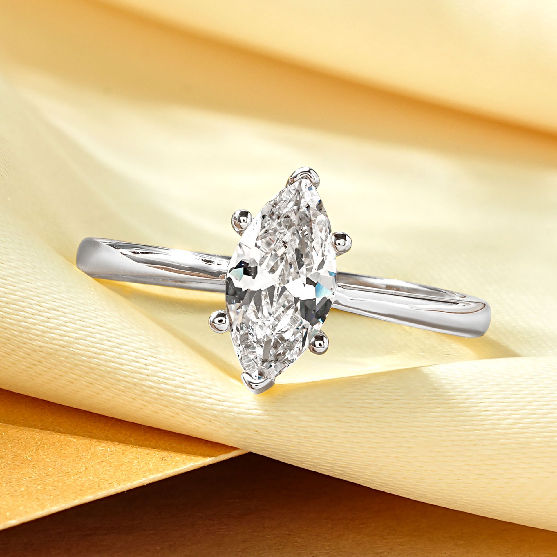 18K Gold/White Gold Marquise Solitaire Diamond Ring - Lab-Grown Diamond Light Luxury Minimalist Band