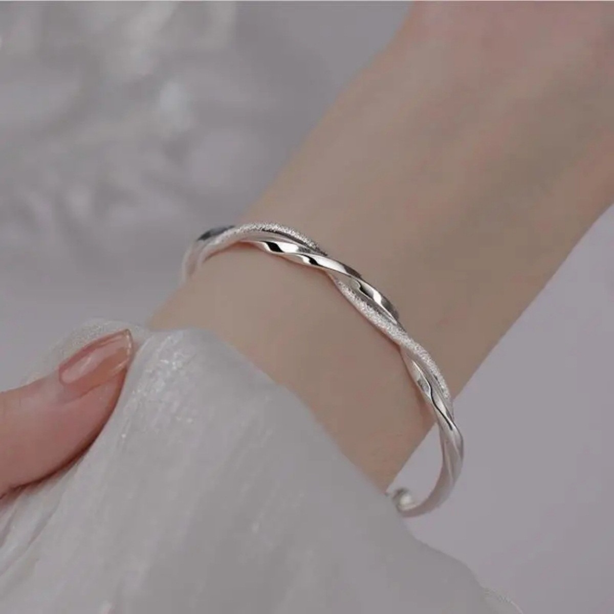Infinite Eternity S925 Sterling Silver Frosted Mobius Strip Bracelet