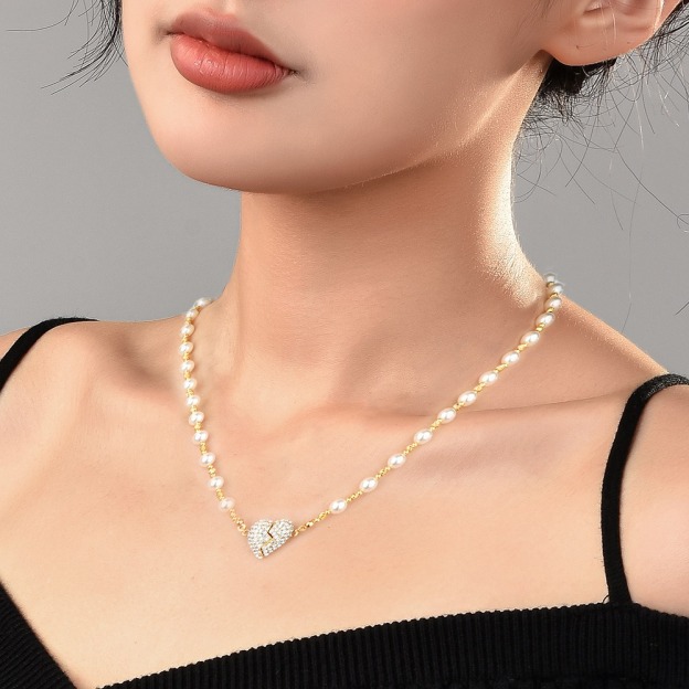 New Magnetic Pearl Heart Necklace