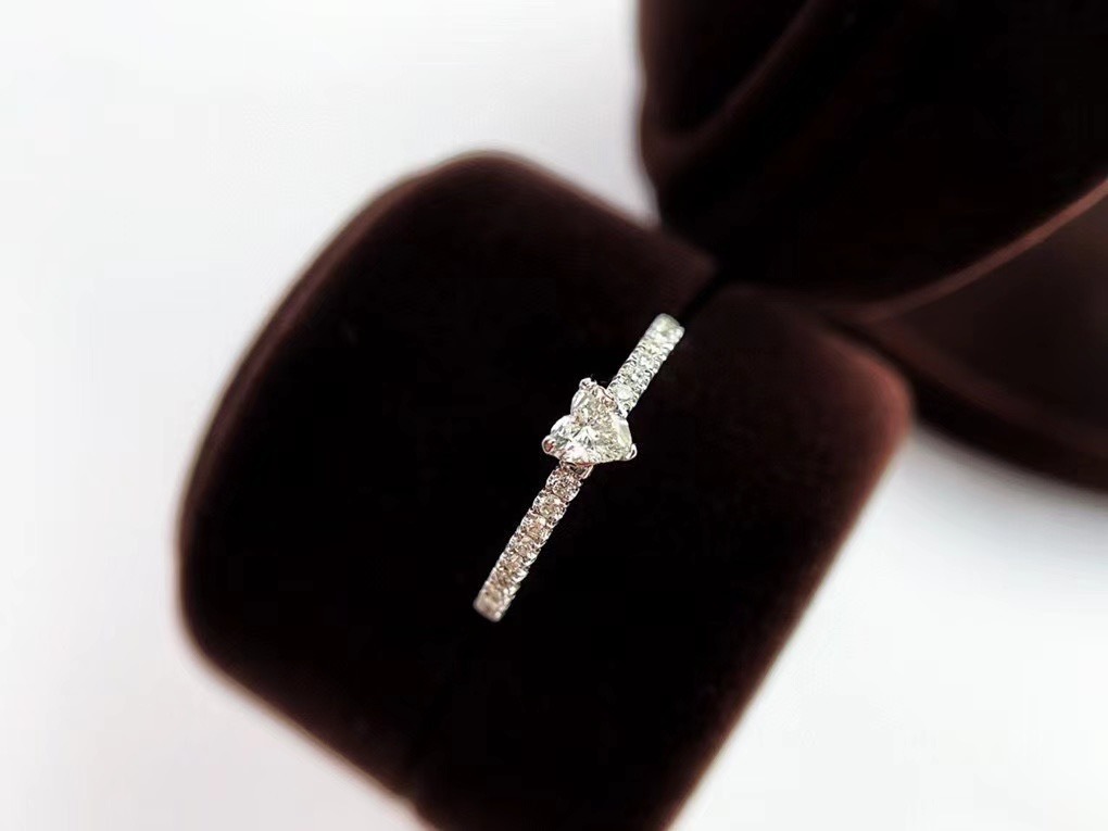 18K White Gold Heart-Shaped Diamond Ring | Minimal Pavé Band Design