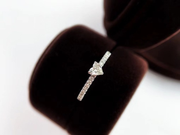 18K White Gold Heart-Shaped Diamond Ring | Minimal Pavé Band Design