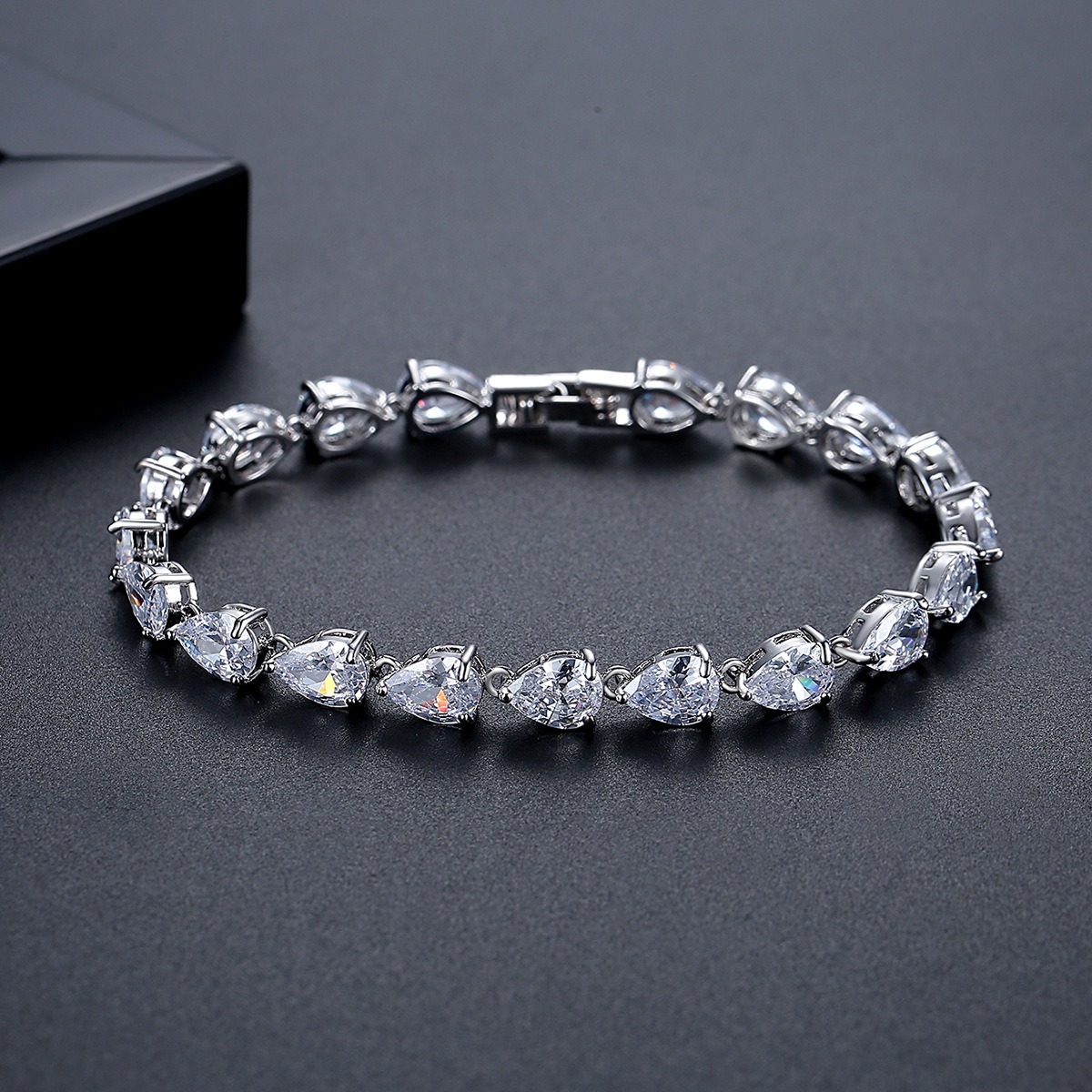 Moissanite Sterling Silver Bracelet｜Full-Circle Diamond Shine for Wrist Elegance（Free Shopping）