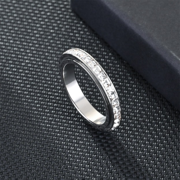 Gilded Spin Radiance Three-Tone Square Diamond Spinner Ring