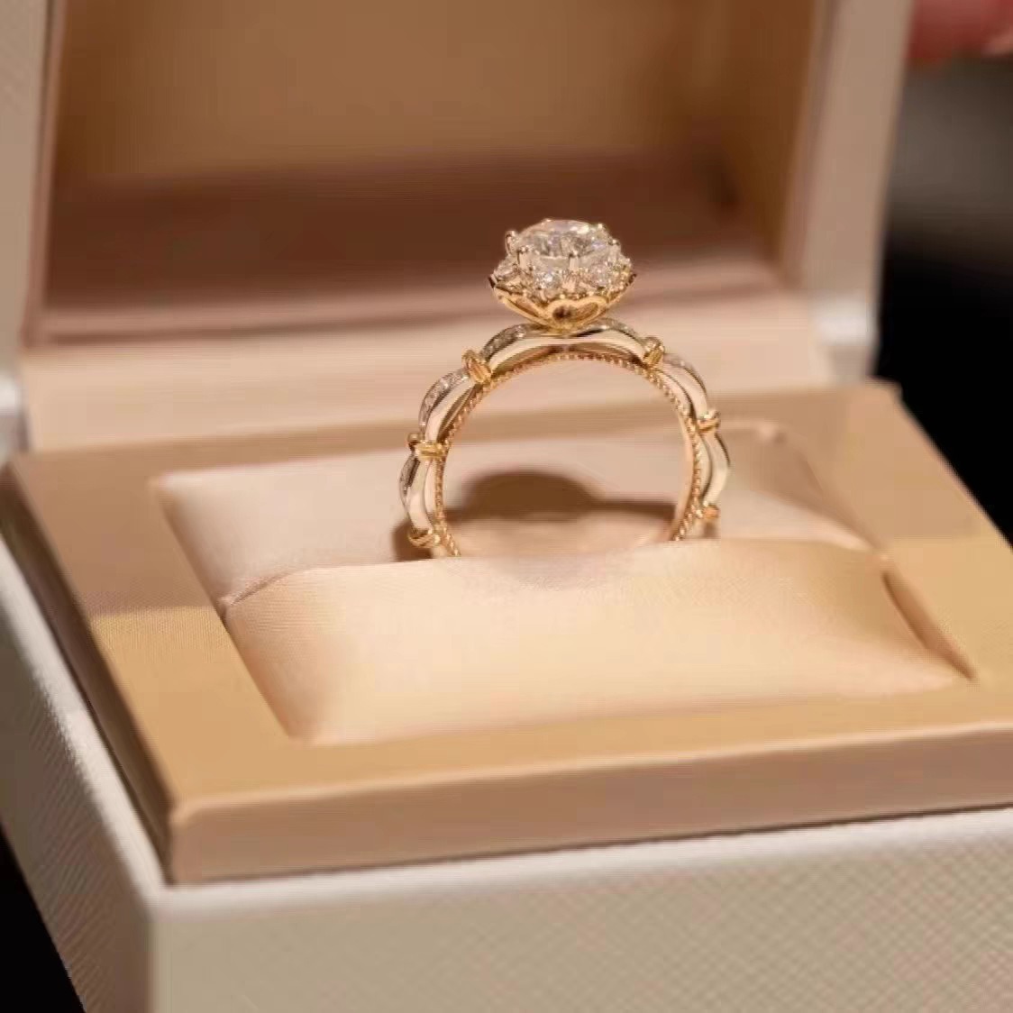 S925 Silver Two-Tone Full-Diamond Ring - Light Luxury Halo Main Diamond Engagement Band