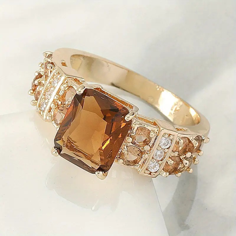 Royal Collection 18K Gold Princess Cut Gemstone Vintage Ring