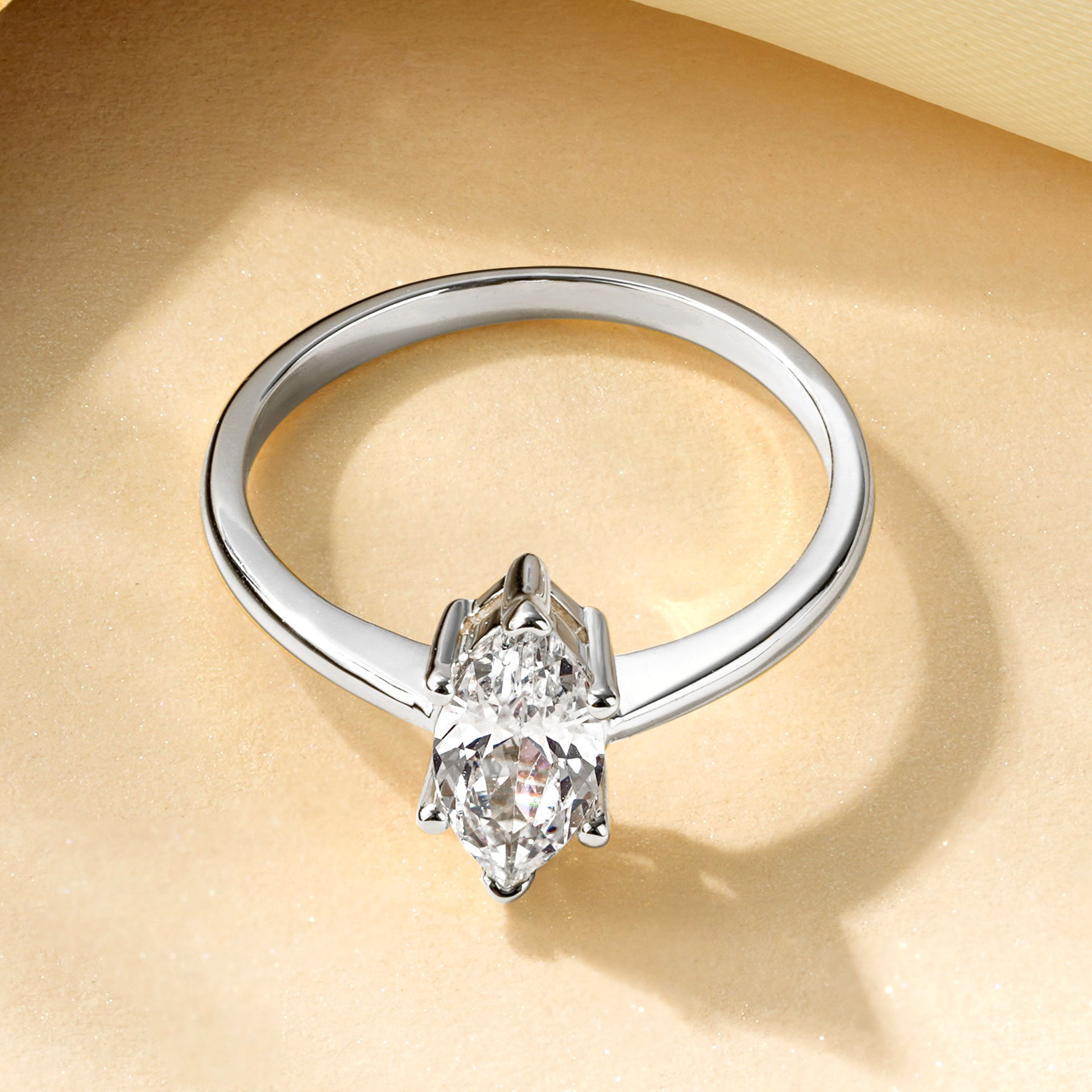 18K Gold/White Gold Marquise Solitaire Diamond Ring - Lab-Grown Diamond Light Luxury Minimalist Band