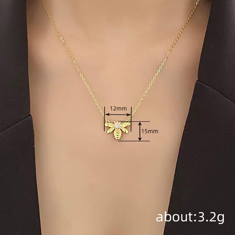 「Honey Bee Glow」18K Gold 3D Bee Collarbone Necklace