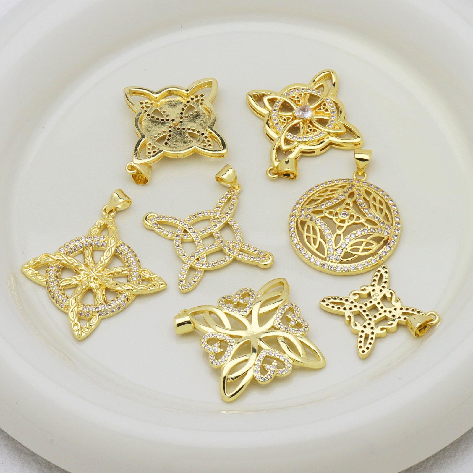 Witch’s Mark Gold Diamond Celtic Knot Protection Pendants｜Multi Ancient Pattern Mystic Guardians