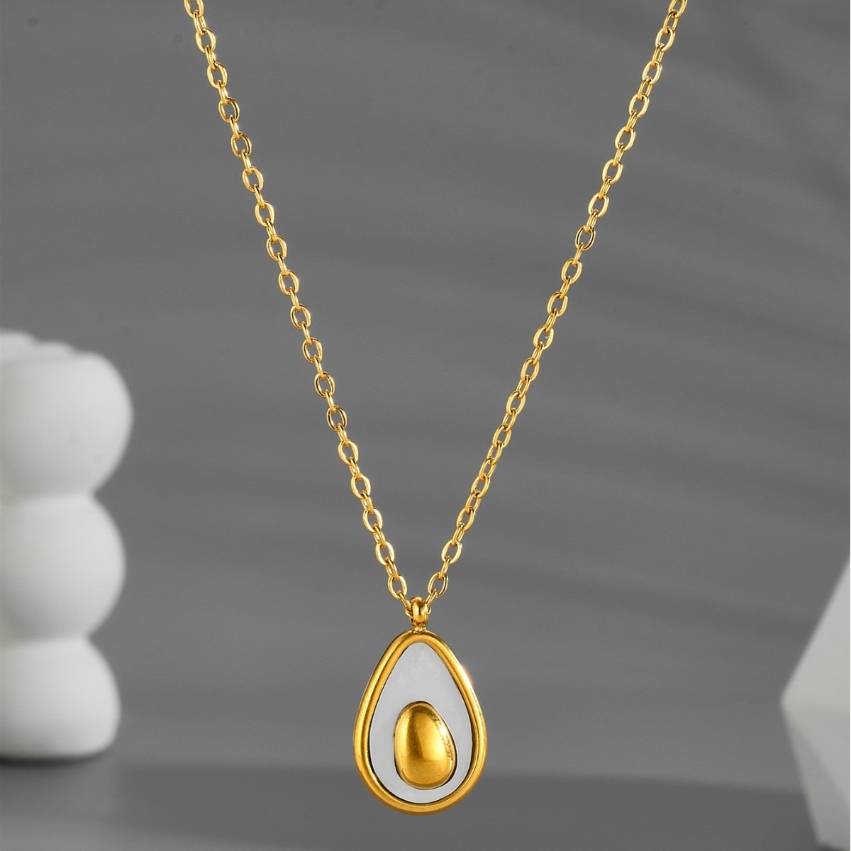 Avocado Glow Gold-White Contrast Avocado Pendant Necklace｜Light Sweet Texture for Daily Neck Accent