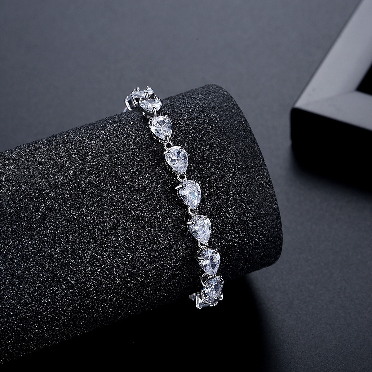 Moissanite Sterling Silver Bracelet｜Full-Circle Diamond Shine for Wrist Elegance（Free Shopping）