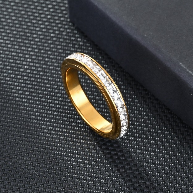 Gilded Spin Radiance Three-Tone Square Diamond Spinner Ring