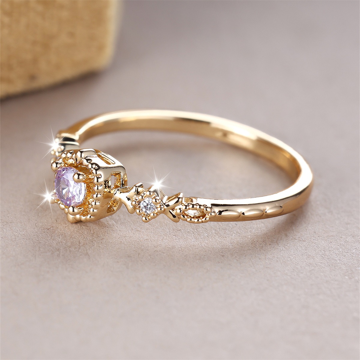Stardust Accent 18K Gold Vintage Three-Stone Ring