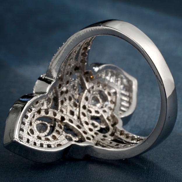 Courtly Dream 18K White Gold Vintage Floral Diamond Ring