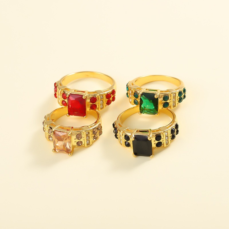 Royal Collection 18K Gold Princess Cut Gemstone Vintage Ring