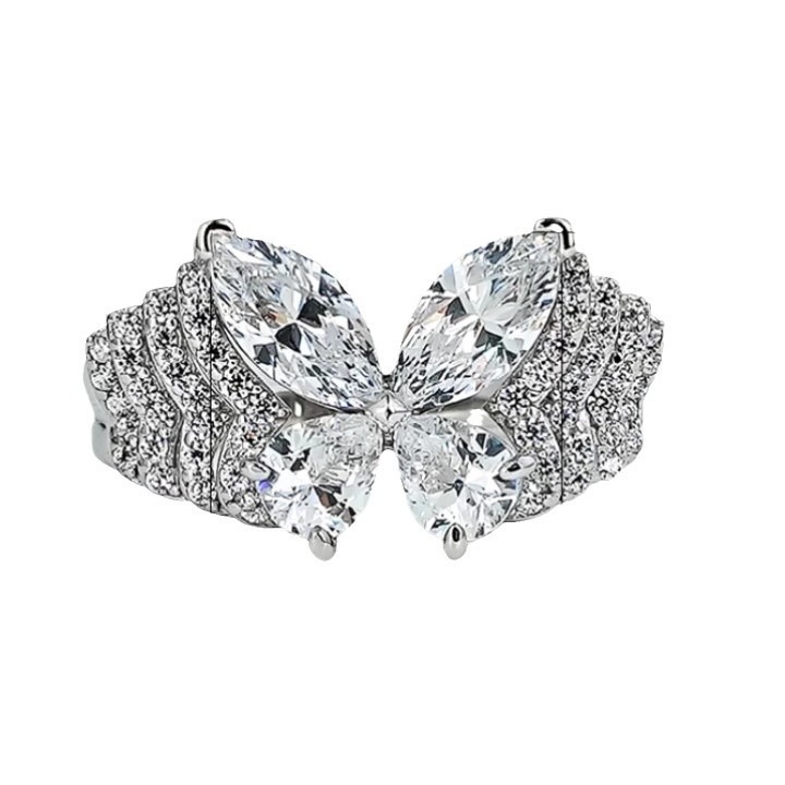 「Butterfly Wing Sparkle」Four-Stone Pavé Butterfly Ring