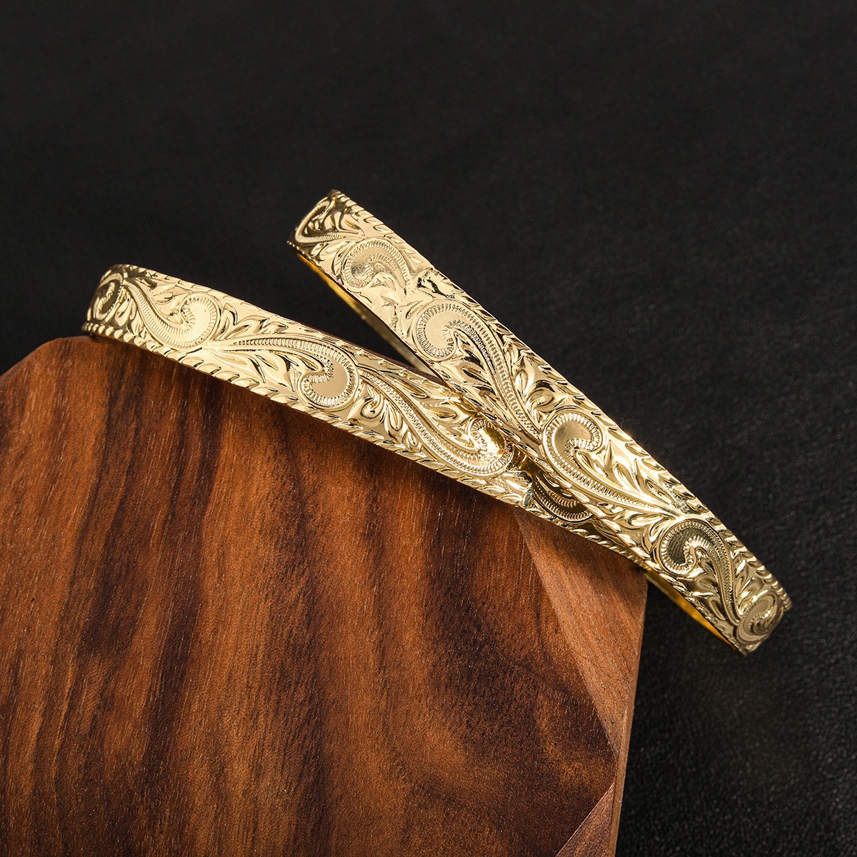 Vintage Paisley Engraved Bangle