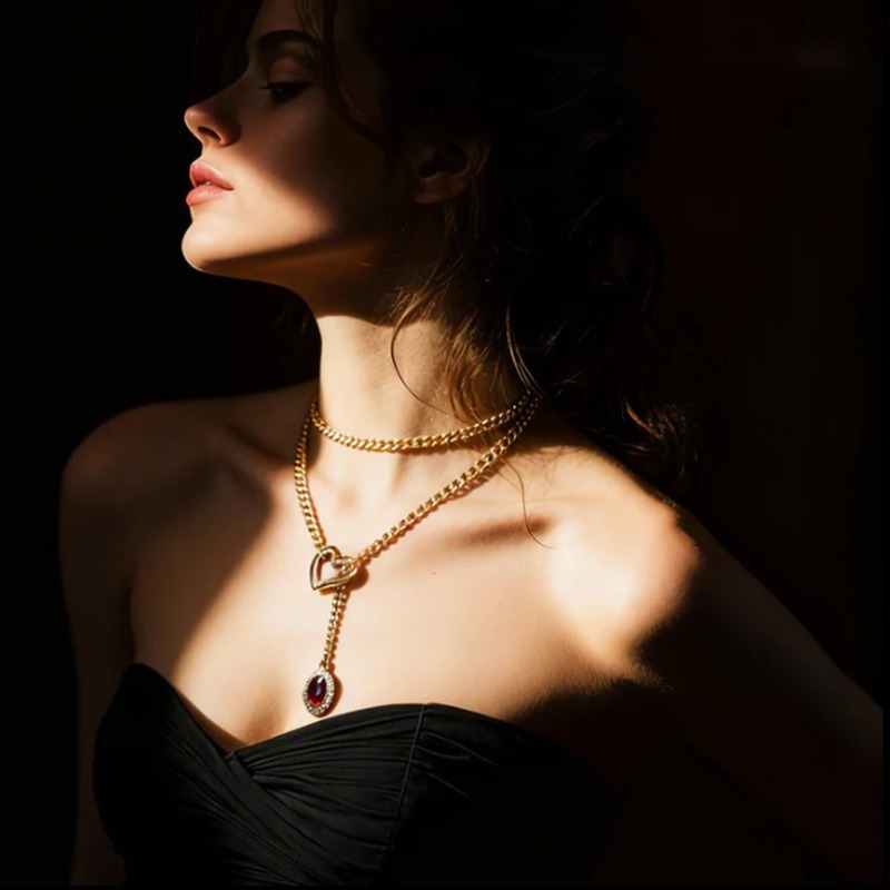 Vintage Light Luxury Curb Chain Layered Necklace Gem Pendant Heart Clasp Choker