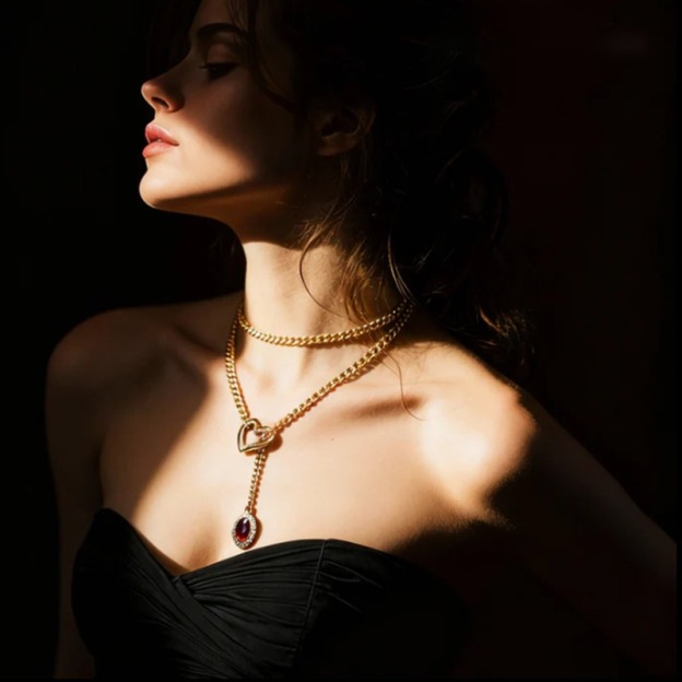 Vintage Light Luxury Curb Chain Layered Necklace Gem Pendant Heart Clasp Choker