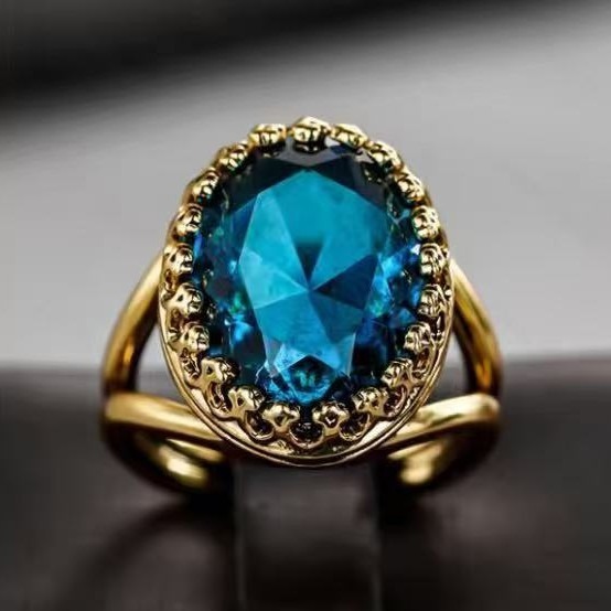 18K Gold Amethyst Ring | Vintage Setting with Deep Violet Glow