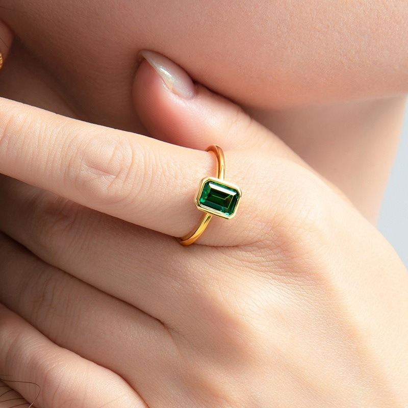 Square Court 18K Gold Rectangular Gemstone Ring