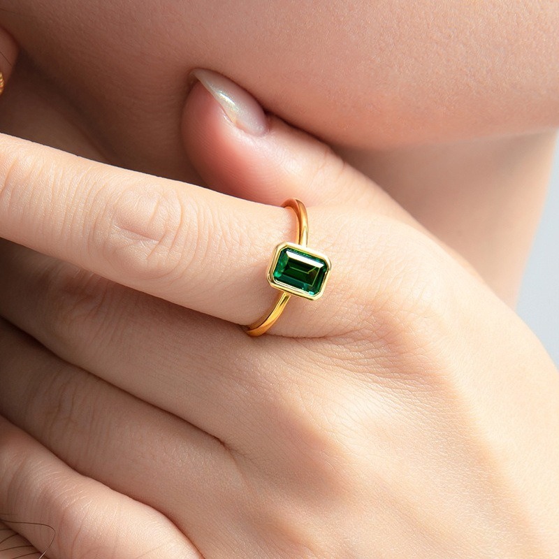 Square Court 18K Gold Rectangular Gemstone Ring