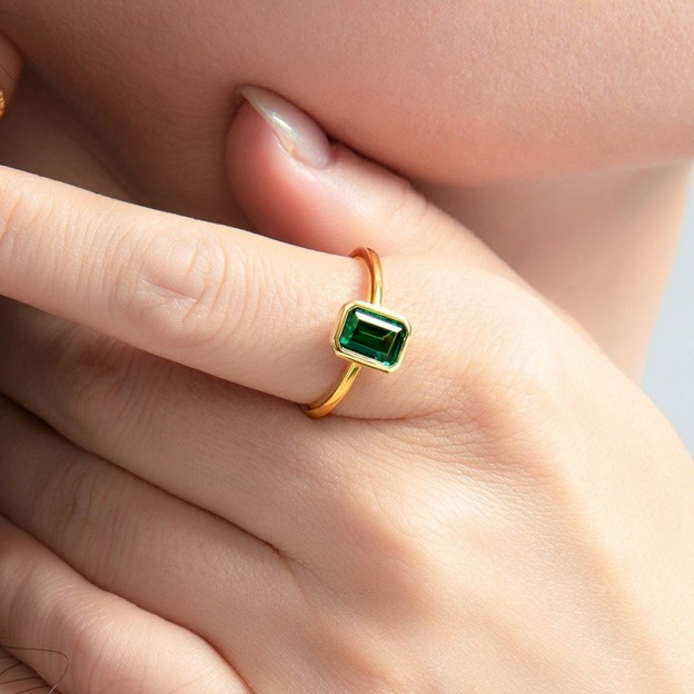 Square Court 18K Gold Rectangular Gemstone Ring
