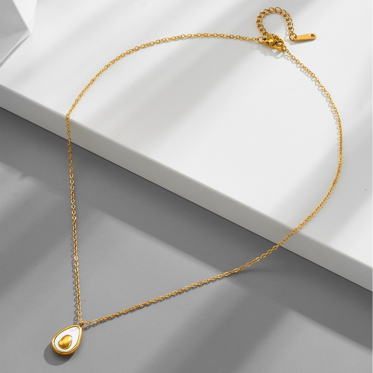 Avocado Glow Gold-White Contrast Avocado Pendant Necklace｜Light Sweet Texture for Daily Neck Accent