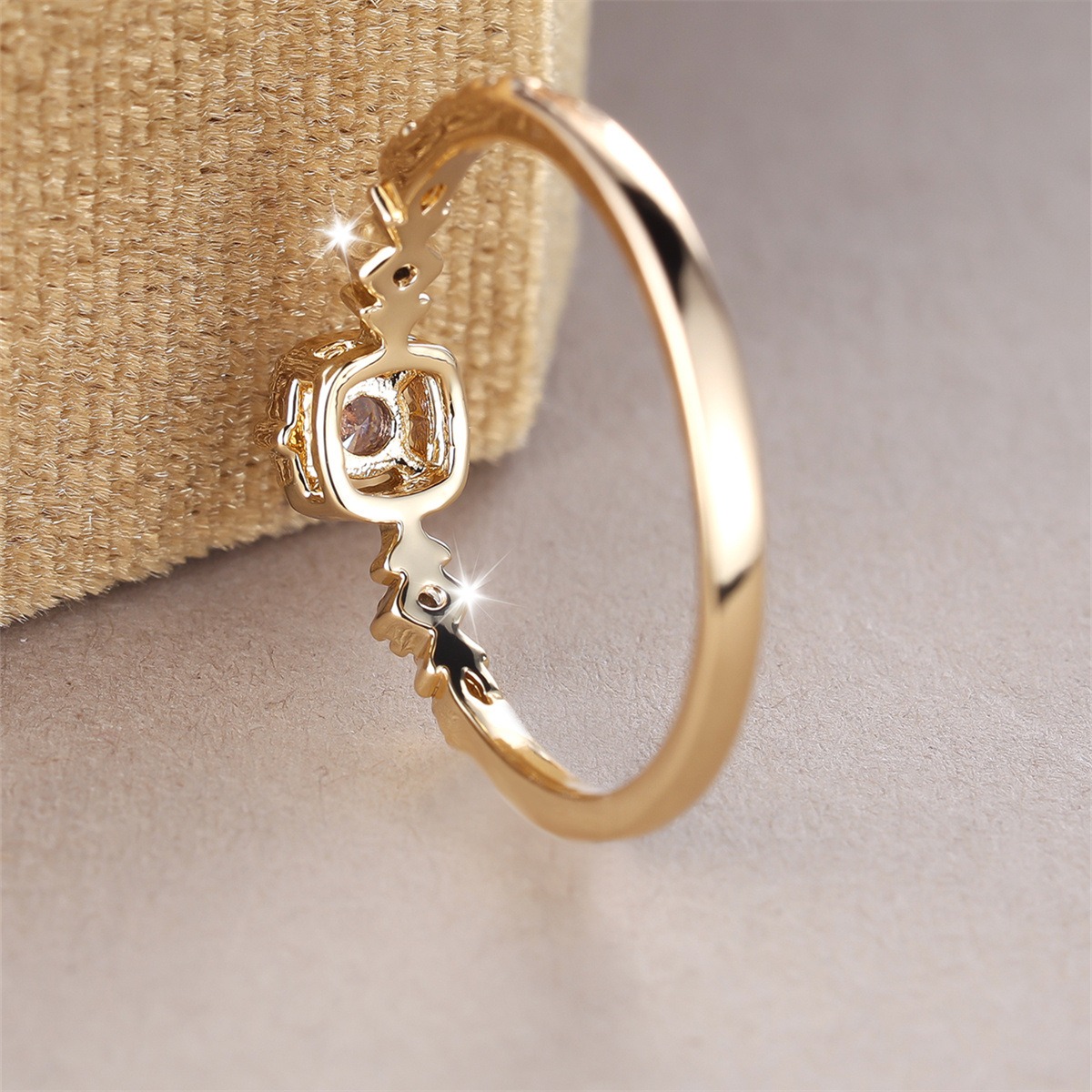 Stardust Accent 18K Gold Vintage Three-Stone Ring