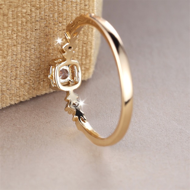 Stardust Accent 18K Gold Vintage Three-Stone Ring