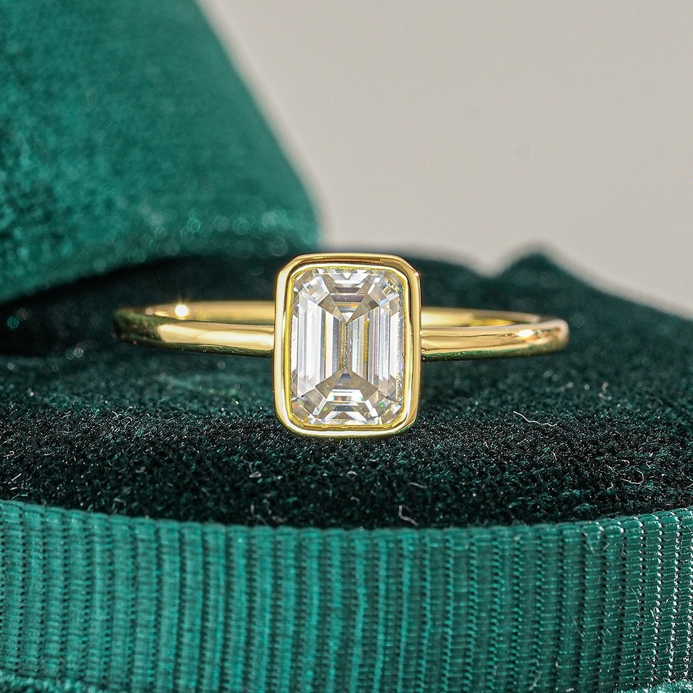 Square Court 18K Gold Rectangular Gemstone Ring