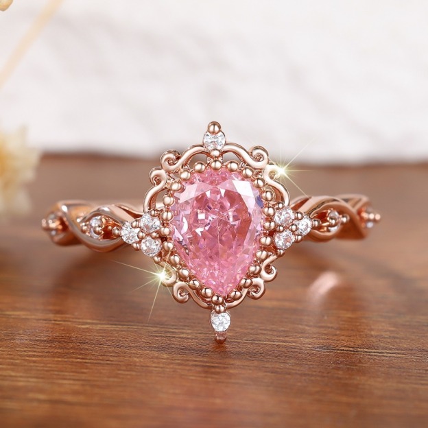 Pink Diamond Dream 18K Rose Gold Vintage Court Ring｜Pear-Cut Center Stone for Elegant Romance