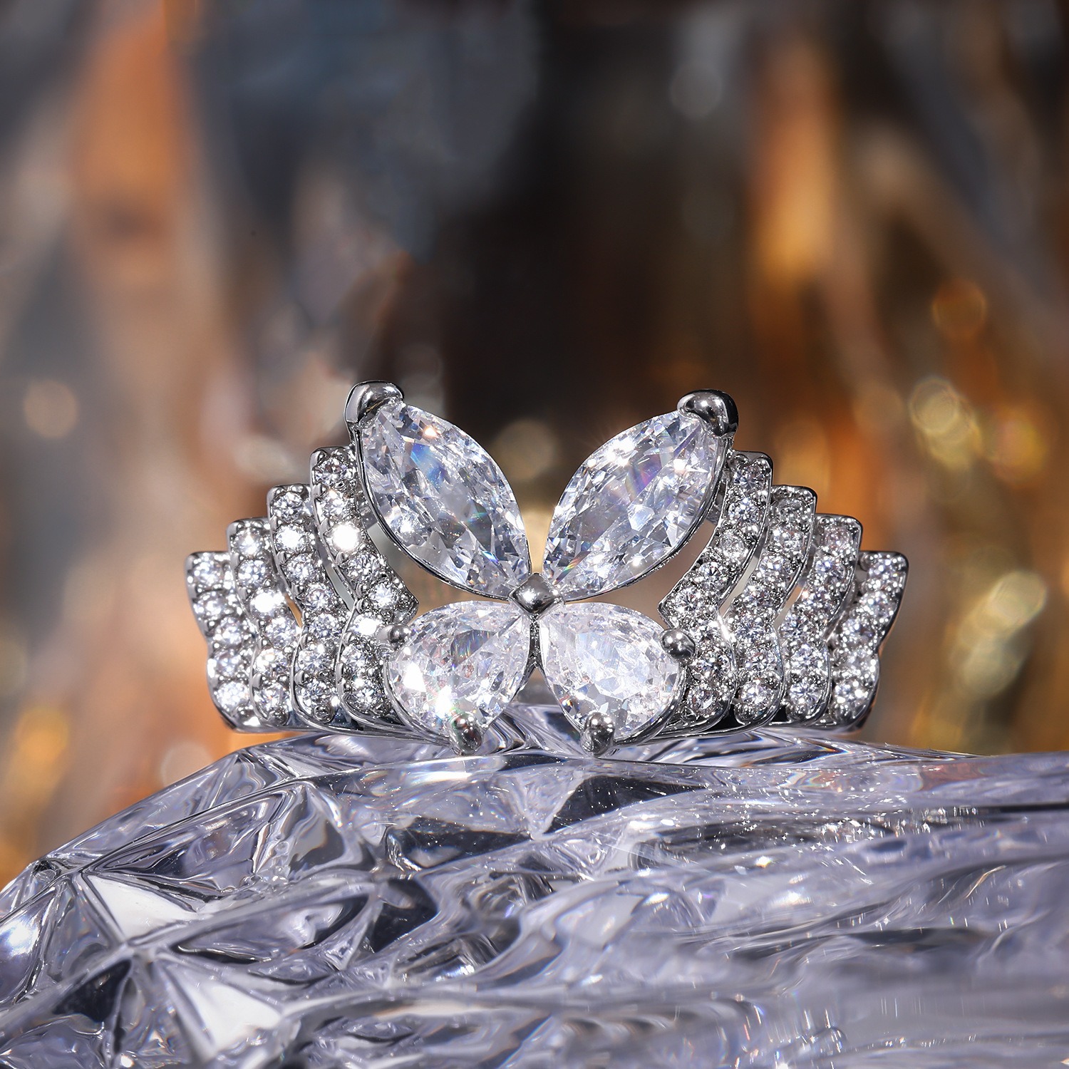 「Butterfly Wing Sparkle」Four-Stone Pavé Butterfly Ring