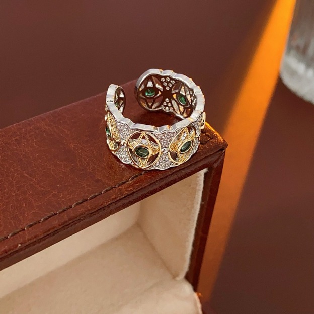 18K Gold Timeless Diamond Ring | Classic Elegance for Life’s Milestones