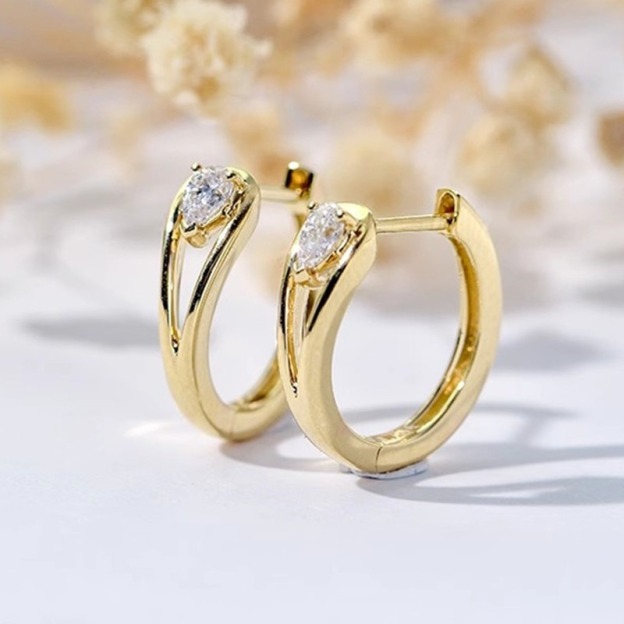 Luminous Double Arc 18K Gold Pear Diamond Huggie Earrings Minimalist Luxury at Your Ears（2PCS）