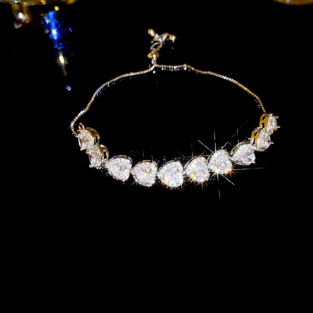 Multi-Color Heart-Shaped Full-Diamond Adjustable Bracelet