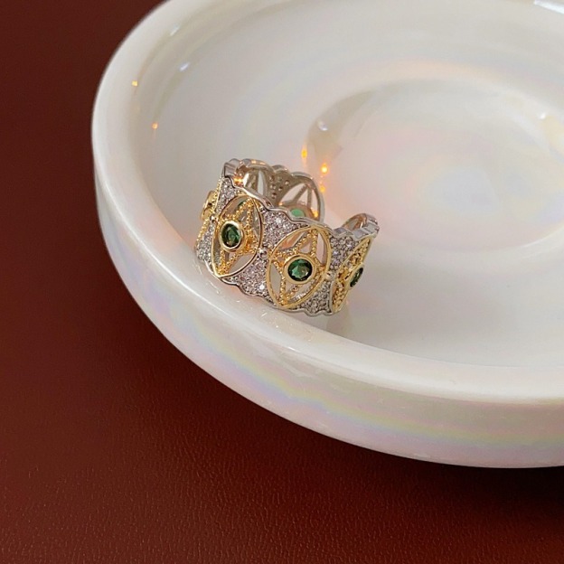 18K Gold Timeless Diamond Ring | Classic Elegance for Life’s Milestones