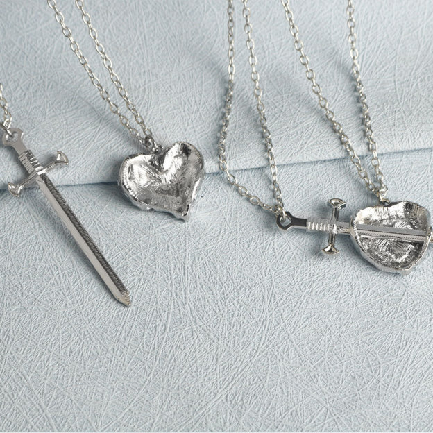 Dark-Style Sword-Through-Heart Niche Necklace