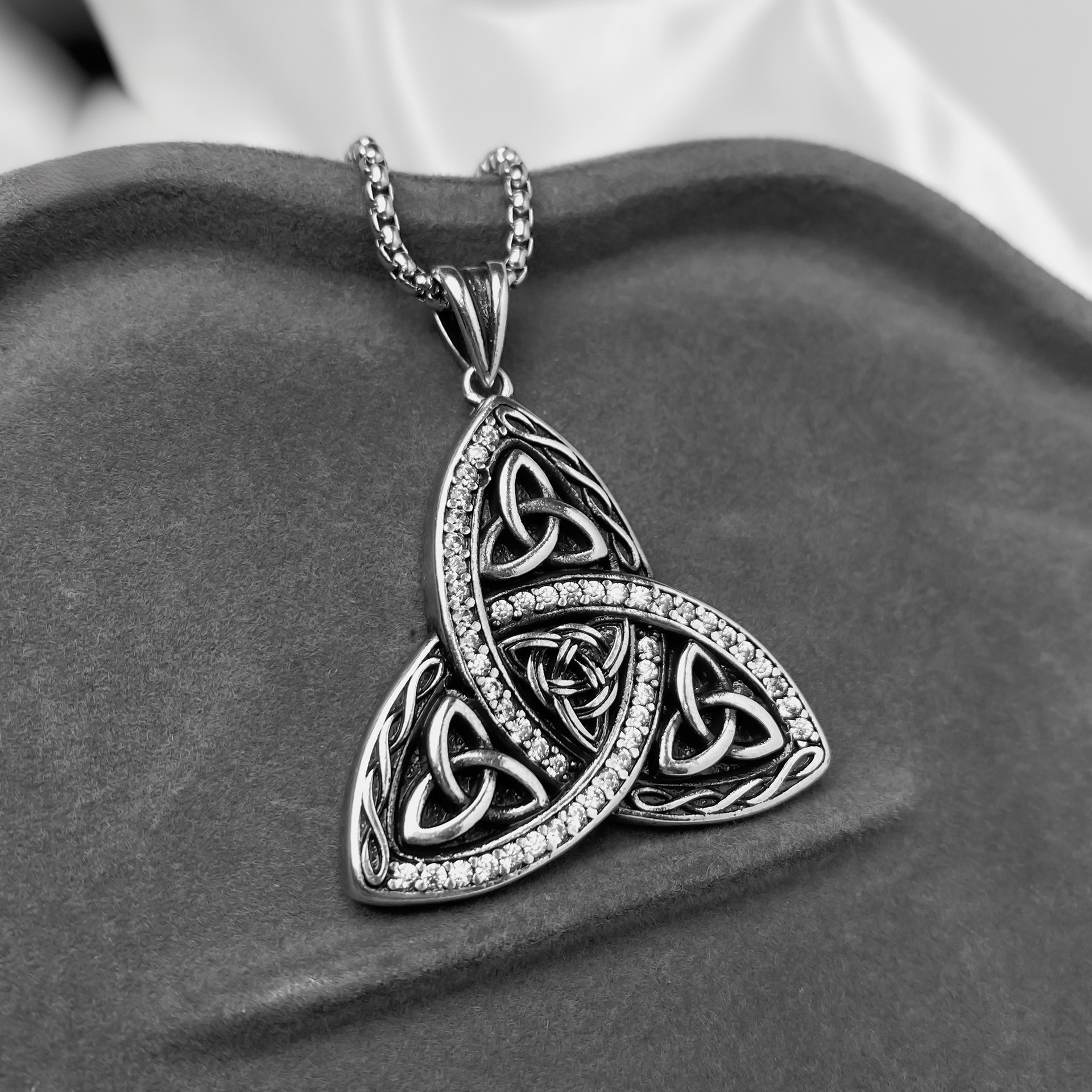 S925 Sterling Silver Triple Celtic Triquetra Triangle Pendant Necklace