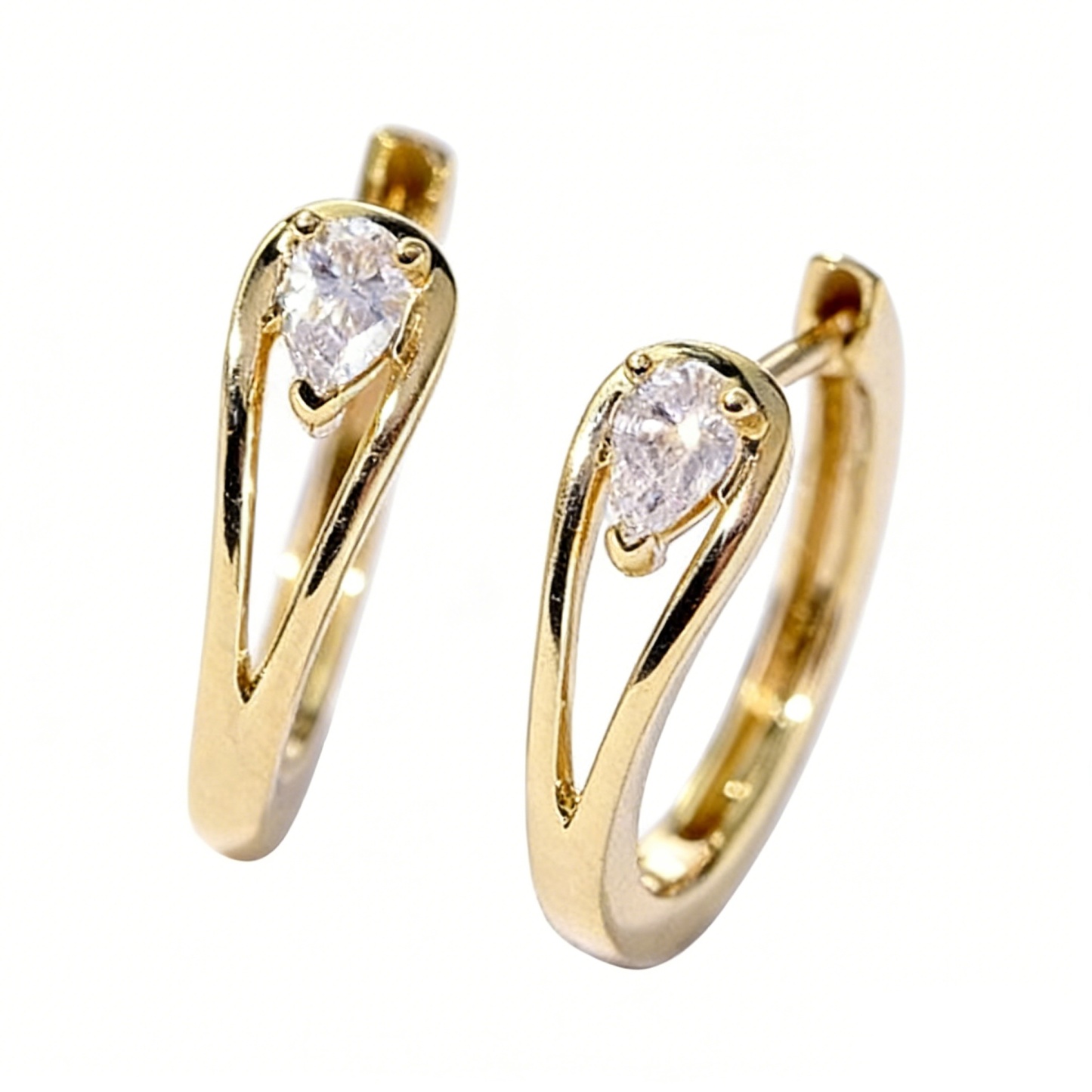 Luminous Double Arc 18K Gold Pear Diamond Huggie Earrings Minimalist Luxury at Your Ears（2PCS）