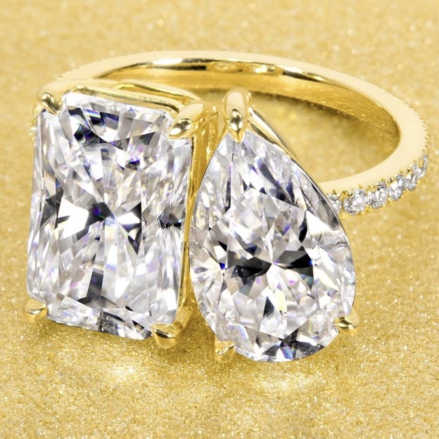 Double Main Stone Luxury Diamond Ring - 18K Gold Emerald & Pear-Cut Diamond Light Luxury Niche Band