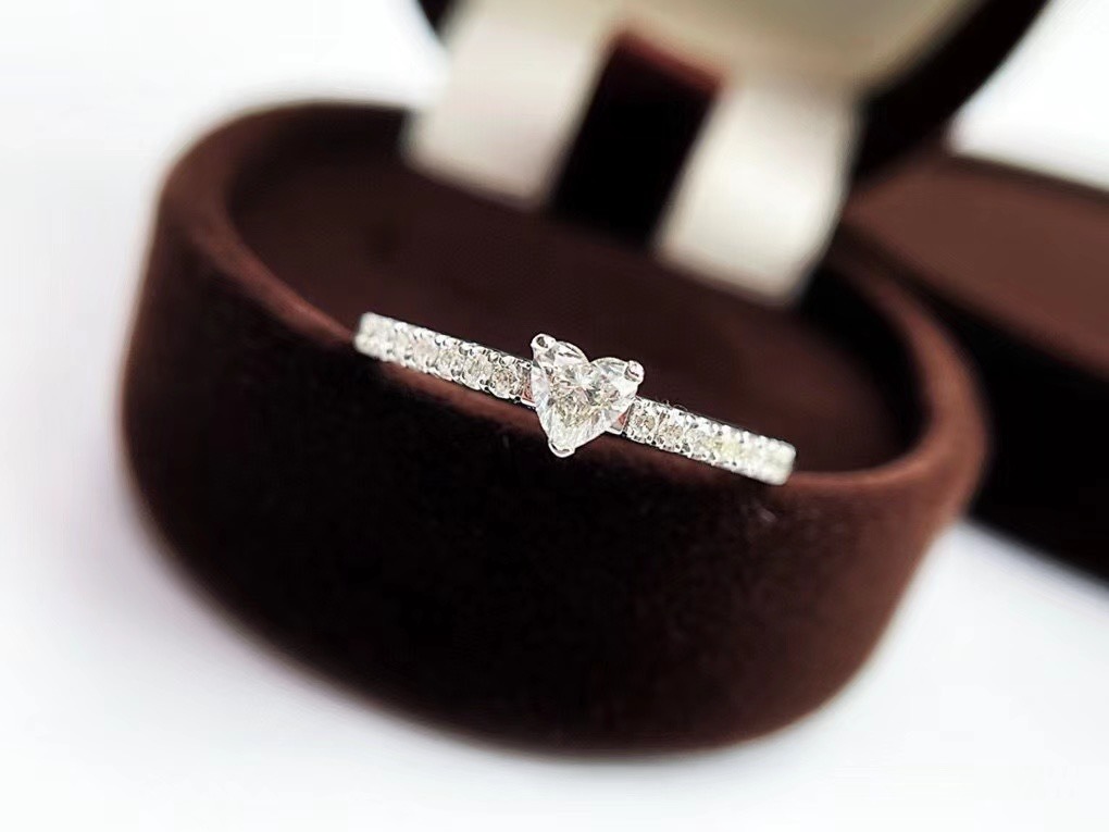 18K White Gold Heart-Shaped Diamond Ring | Minimal Pavé Band Design