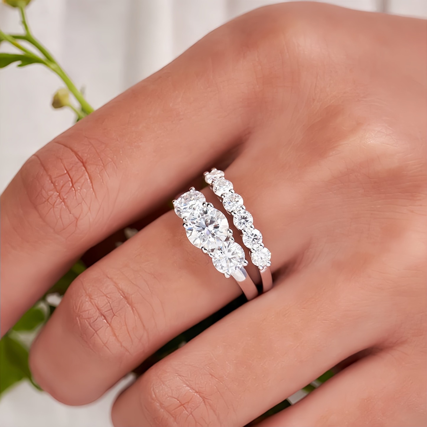 18K Gold / 18K White Gold Eternity Ring Classic Round-Cut Multi-Stone Design