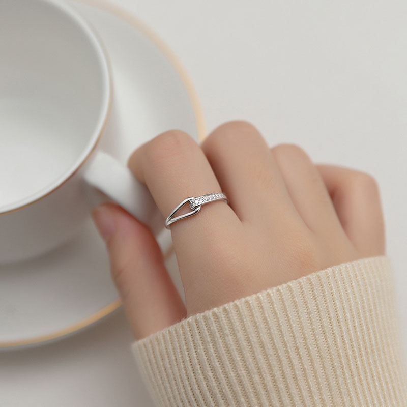 Soft Curve Sparkle S925 Sterling Silver Slim Twisted Ring Everyday Elegance on Your Fingertips