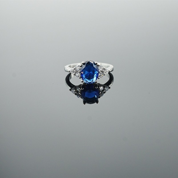 Classic Oval-Cut Colored Gemstone Ring | Elegant Three-Stone Design