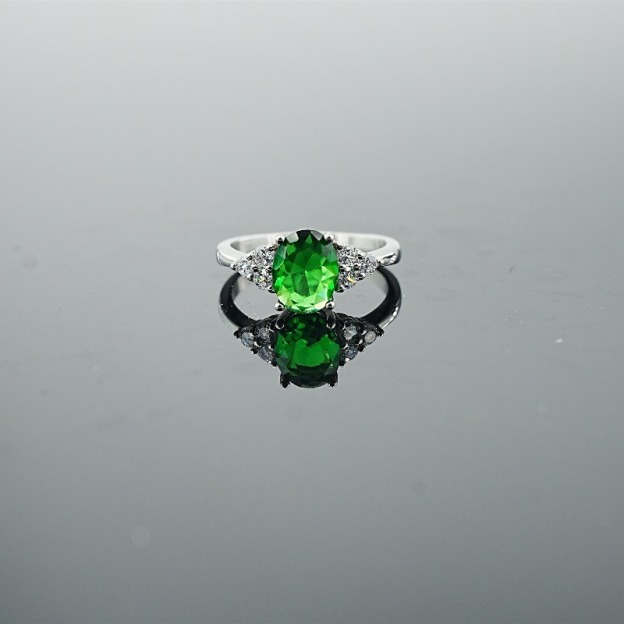 Classic Oval-Cut Colored Gemstone Ring | Elegant Three-Stone Design