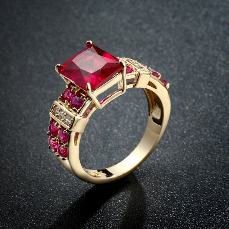 Royal Collection 18K Gold Princess Cut Gemstone Vintage Ring