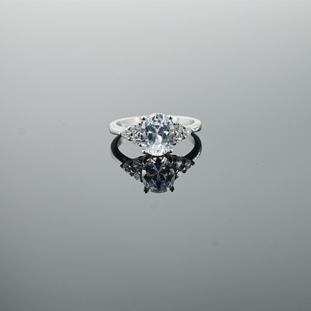 Classic Oval-Cut Colored Gemstone Ring | Elegant Three-Stone Design