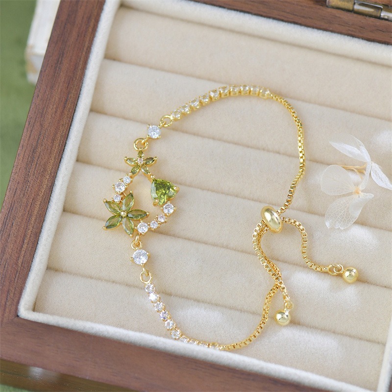「Bloom & Heart」18K Gold Floral Heart Adjustable Bracelet