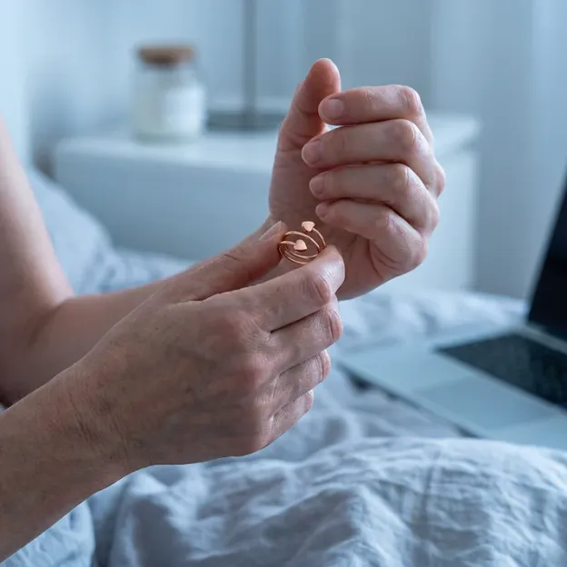 Elegant copper ring with magnetic heart