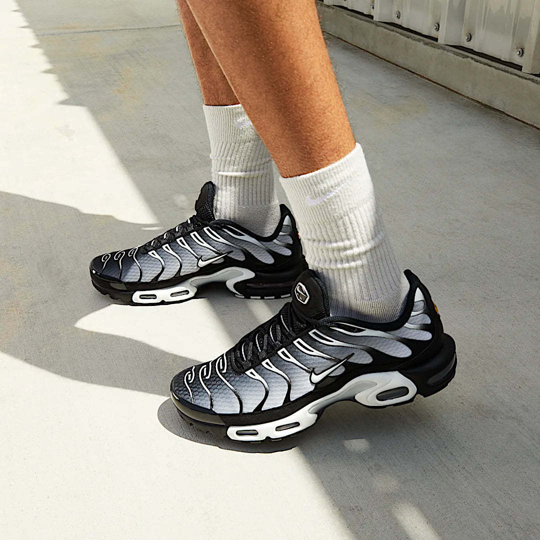 niqdfke Air Max Plus Black Silver White